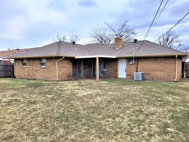 Building Photo - Welcome to the charming 3 bed/2 bath home ...