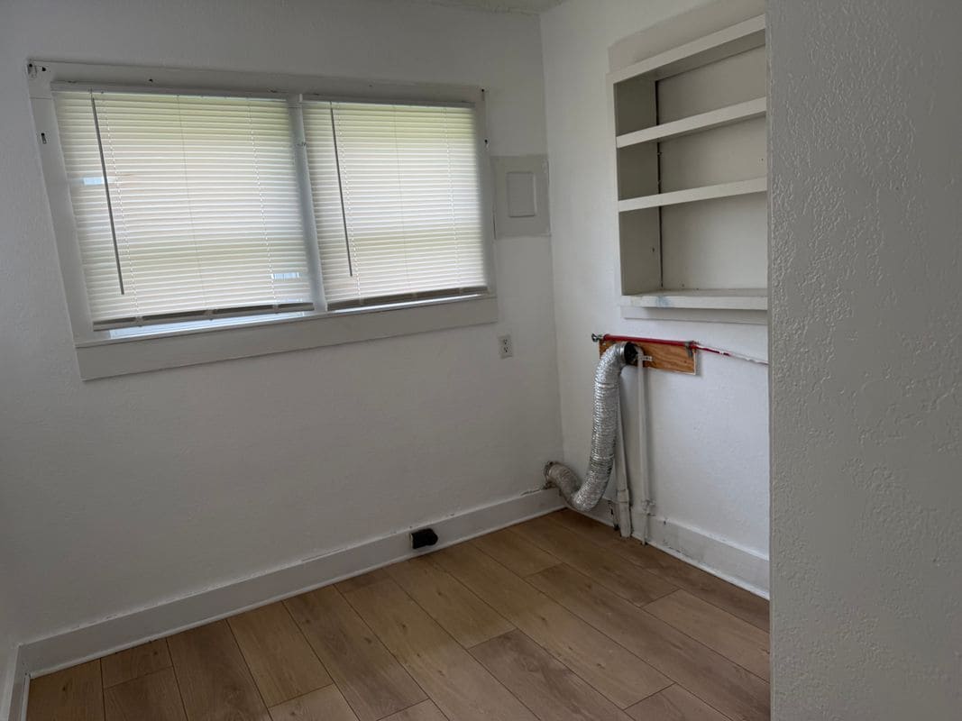 Building Photo - 308 S Lillian Ave