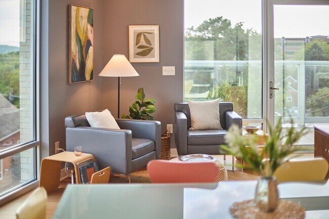 Building Photo - Effortless Downtown Living in the Heart of...
