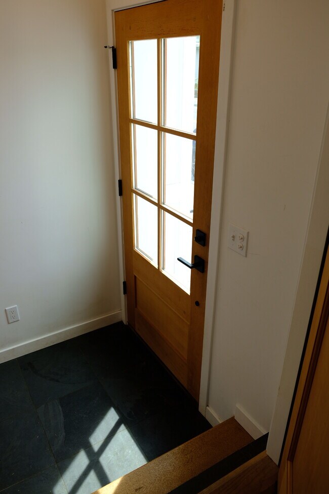 Building Photo - 109 Abeel St