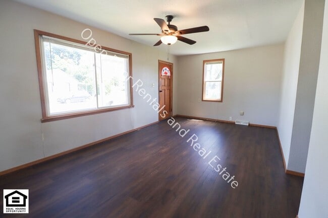 Building Photo - 414 N Cowen St