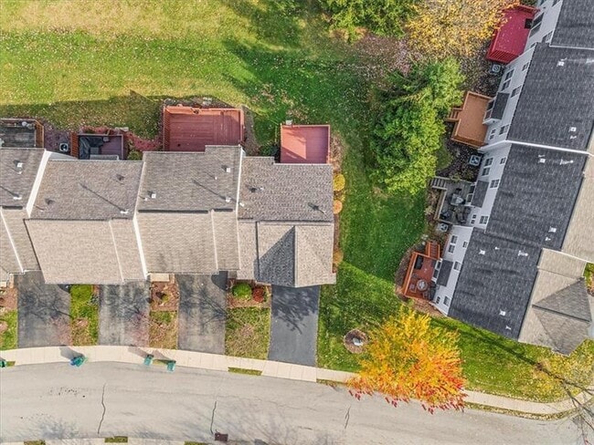 Building Photo - 700 Bush Dr