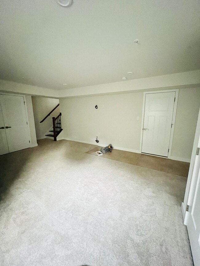 Building Photo - 1303 Samuel Dr