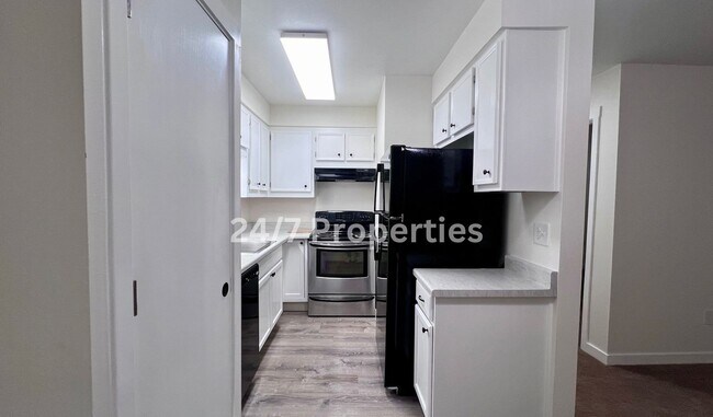 Building Photo - Newly Updated 1BD I 1BA - SANDY OR!