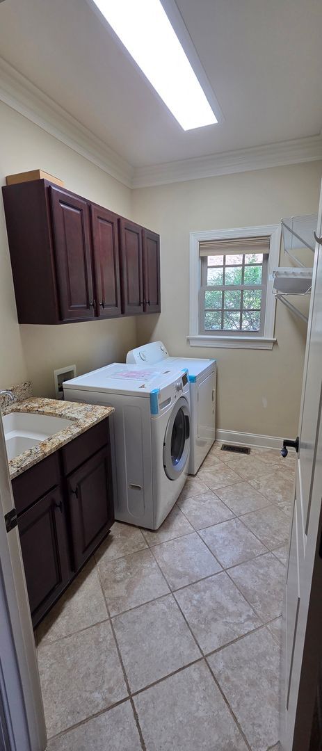 Building Photo - Beautiful Home with a full in law suite in Lewisville