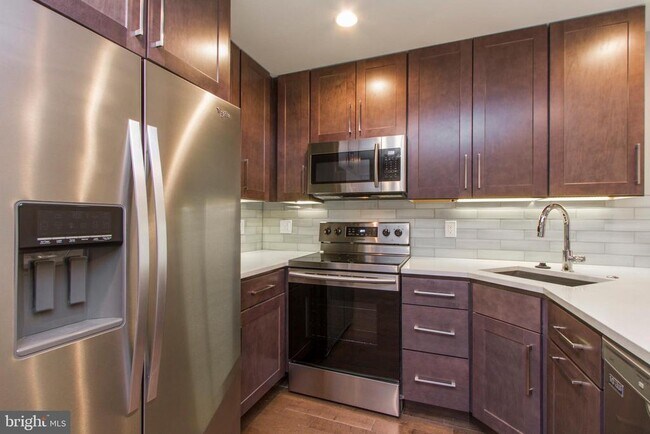 Building Photo - 908 S 21st St