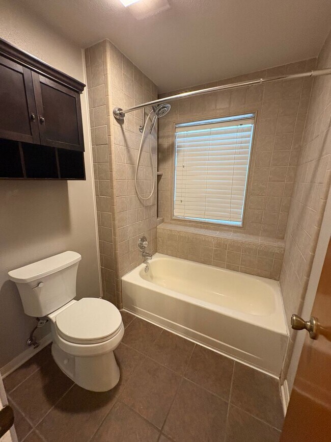 Building Photo - Beautiful Home in the Heart of San Antonio!