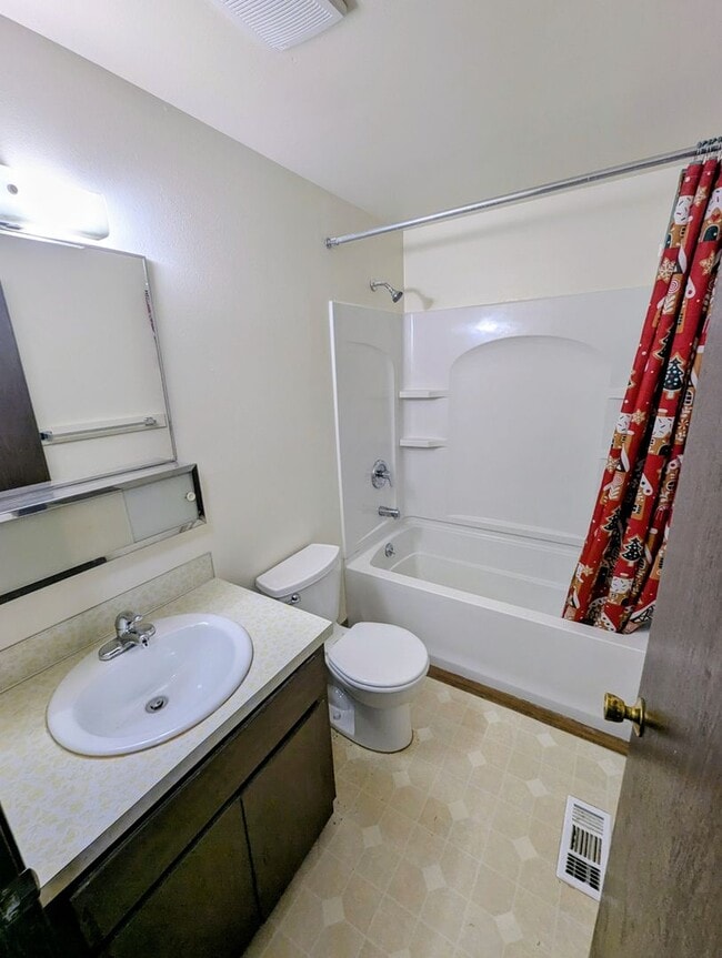 Building Photo - 4 BD/2BA Single Family Home in Dredge Lake...