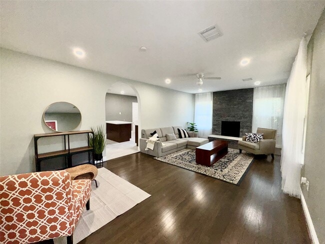 Building Photo - 7135 Cayton St