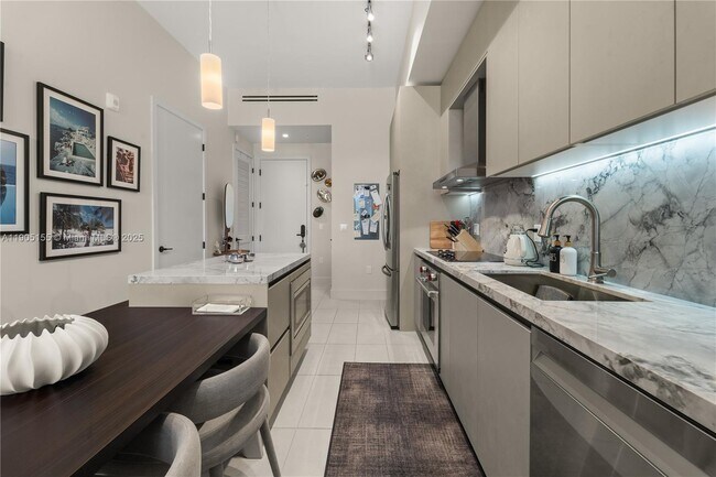 Building Photo - 1030 15th St