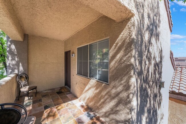 Building Photo - 3 Bedroom Furnished Condo in Spanish Palms