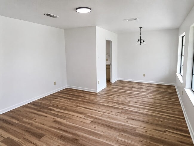Building Photo - 15230 Hamilton St