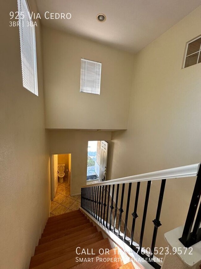 Building Photo - Beautiful Chula Vista 3bed+1 Loft, 2.5 bat...