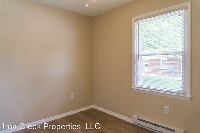 Building Photo - 250 Avena Rd