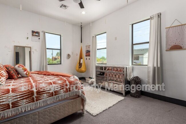 Building Photo - 4413 E Montecito Ave