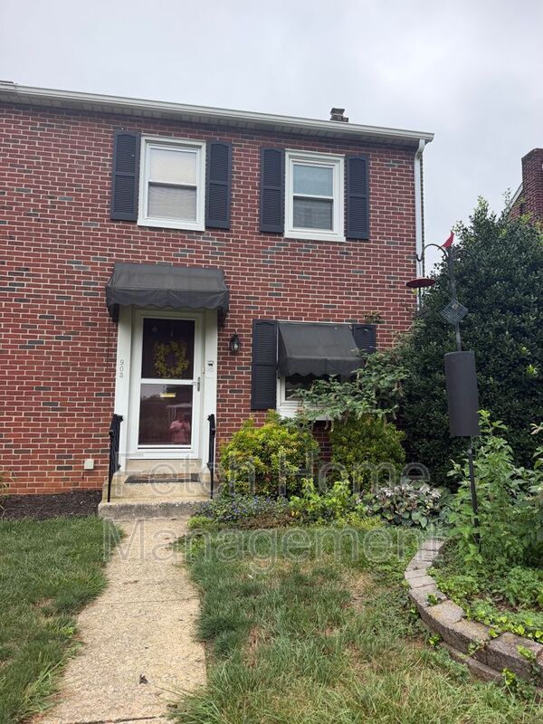Building Photo - 903 Green Terrace