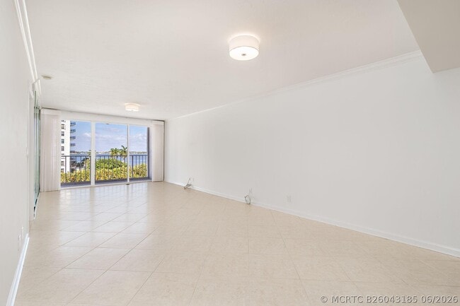 Building Photo - 3901 S Flagler Dr