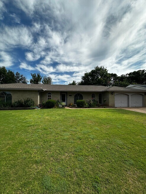 Building Photo - 5108 NW 19th Terrace