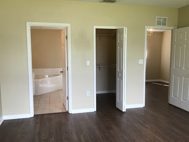 Building Photo - 558 Hatcher St SE