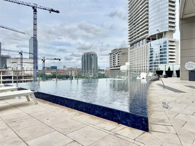 Building Photo - 2500 N Houston St
