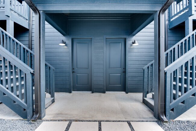 Building Photo - 425 W 21st St