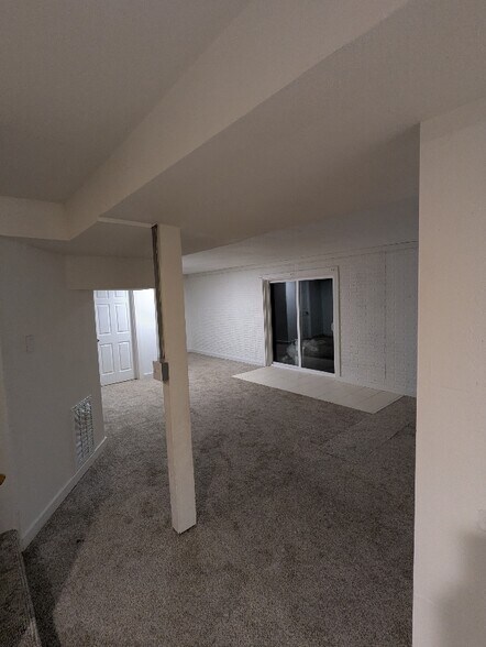 Building Photo - 2944 E Madison St