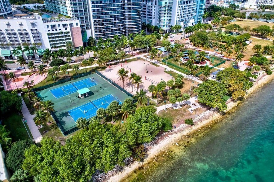 Building Photo - 2001 Biscayne Blvd