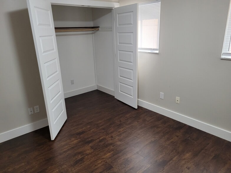 Building Photo - 4971 W 16th St