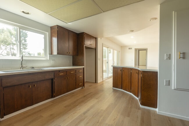 Building Photo - 1855 Alpha St