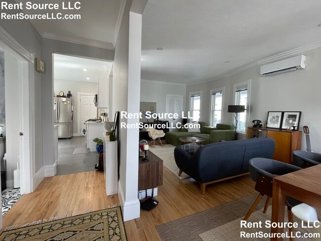 Primary Photo - 12 Seven Pines Ave