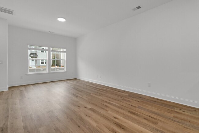 Building Photo - 502 Twin Rivers Dr