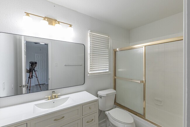 Building Photo - 19703 Vista Lake Ct