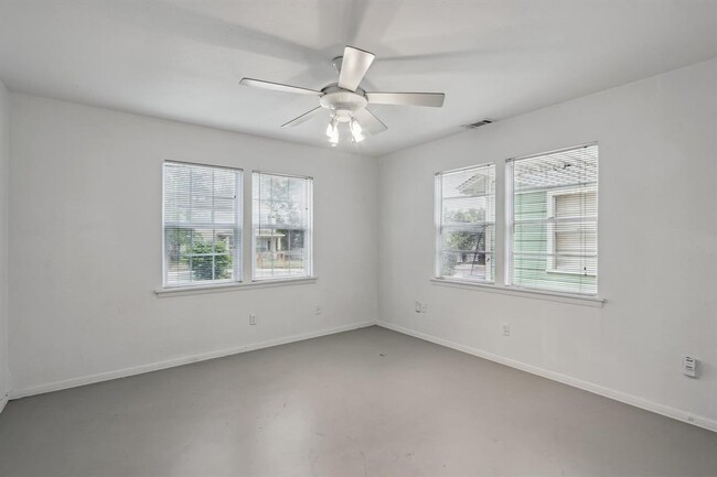 Building Photo - 1708 Chicon St