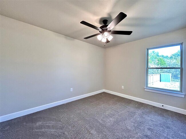 Building Photo - 112 Savage Cir