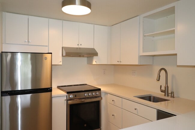 Building Photo - 618 Orange Dr