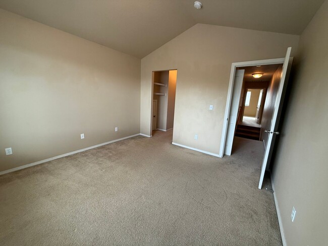 Building Photo - 2 Bed/1.5 Bath Townhome Near the Old Mill