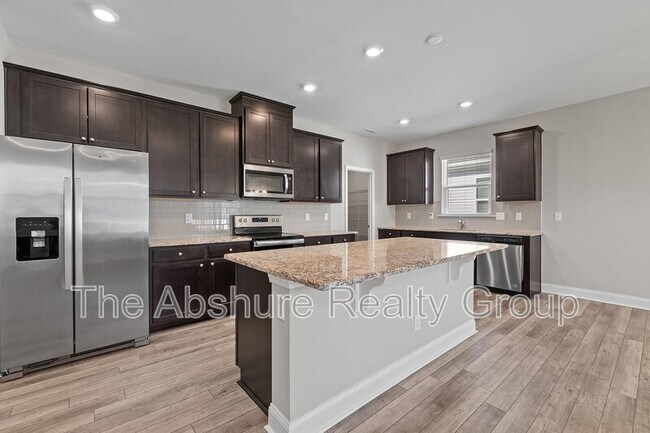 Building Photo - 138 Willow Grove Ln