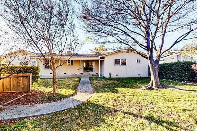 Building Photo - Beautiful home located on a quiet street in Orland