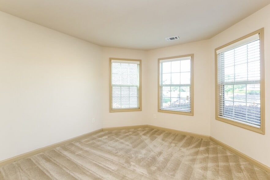 Building Photo - 3336 Montauk Hill Dr