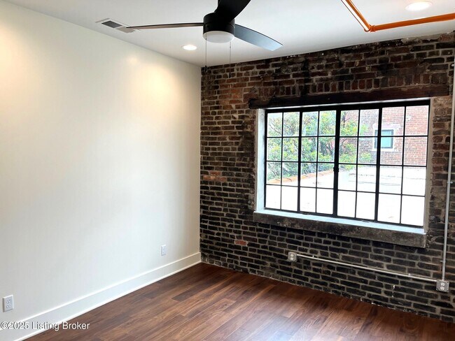 Building Photo - 935 Franklin St