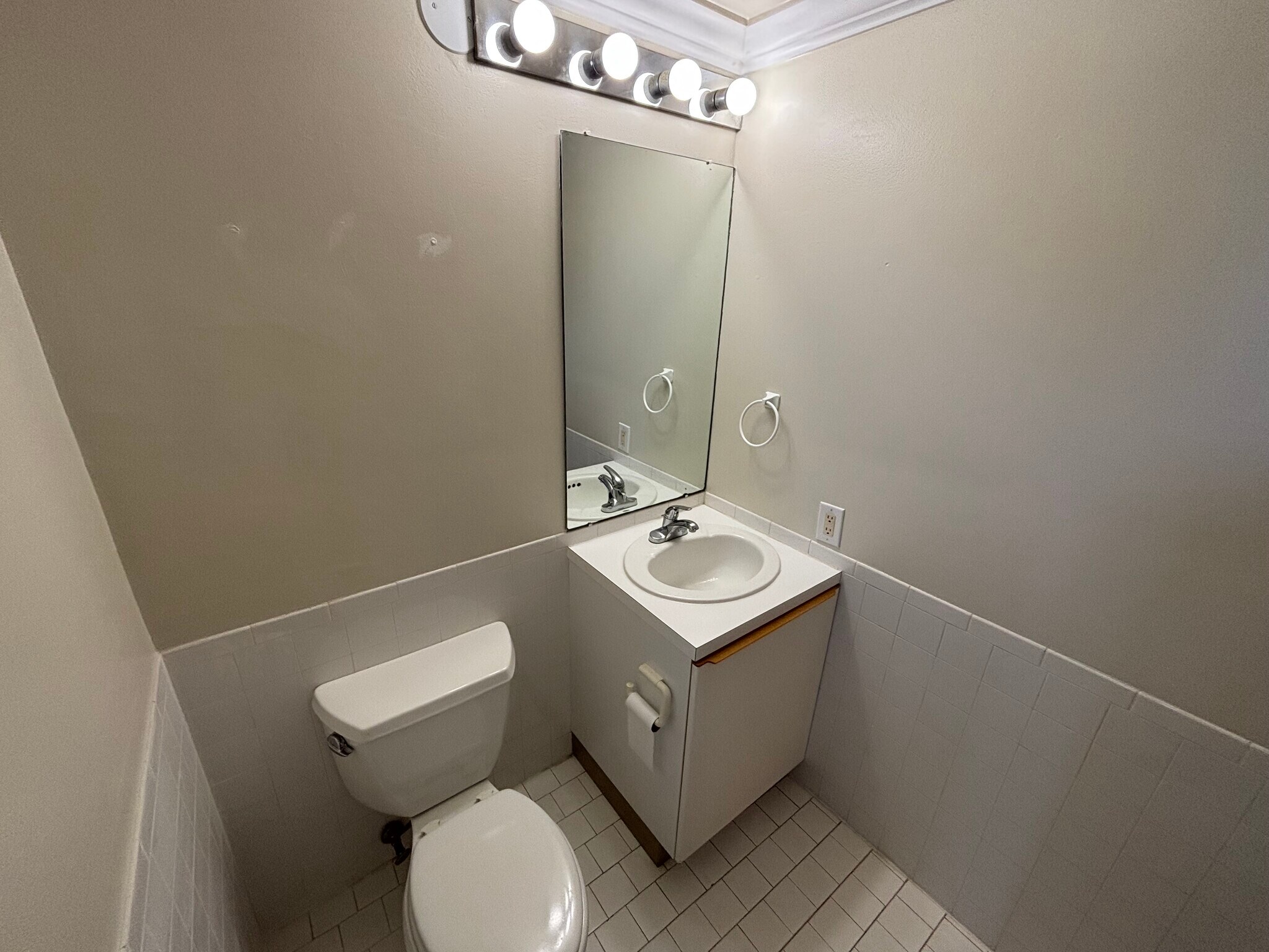 Building Photo - 4950 Bayshore Blvd