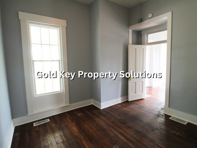 Building Photo - 803-807 High Street