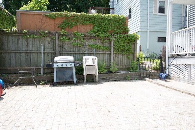 Building Photo - Amazing 3 bath in Brighton!!