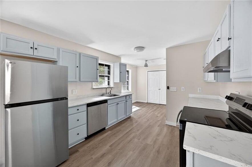 Building Photo - 6000 Mallory Rd