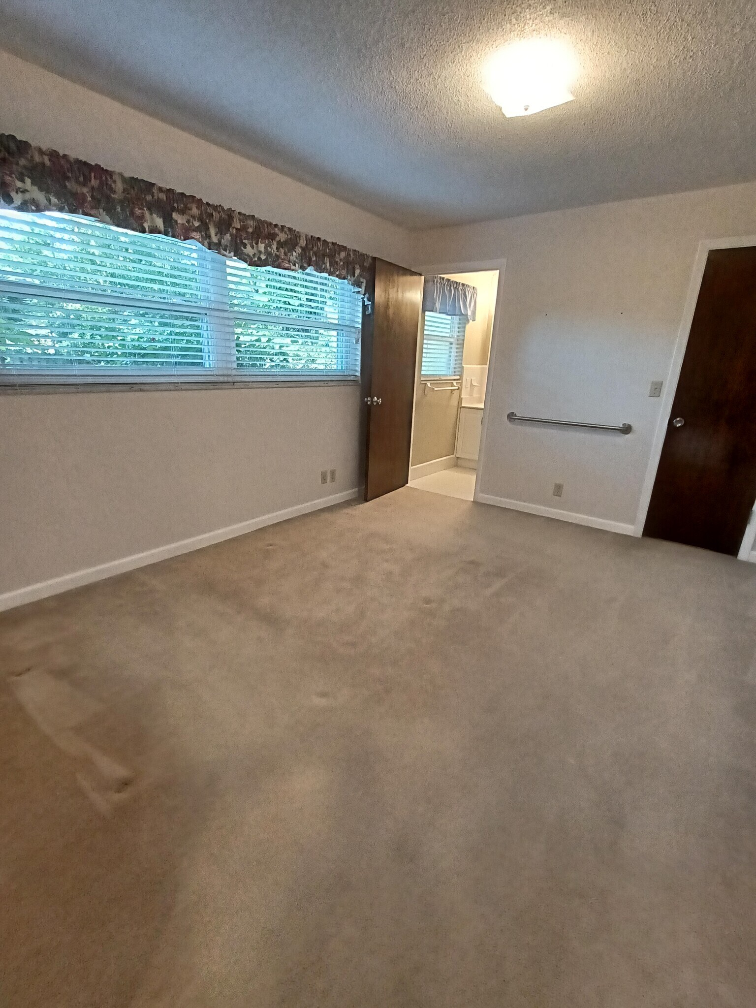 Master Bedroom - 818 Hand Ave