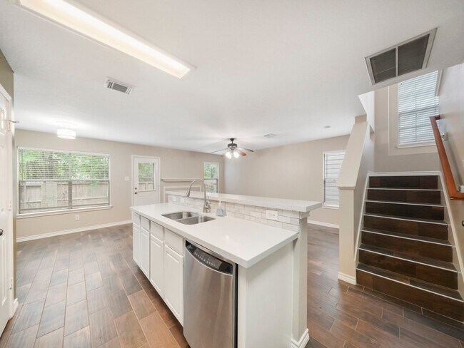 Building Photo - 167 Anise Tree Pl