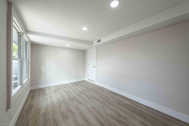 Building Photo - 1405 NW 7th Terrace