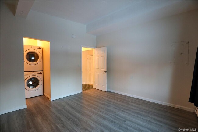 Building Photo - 1116 NY-28