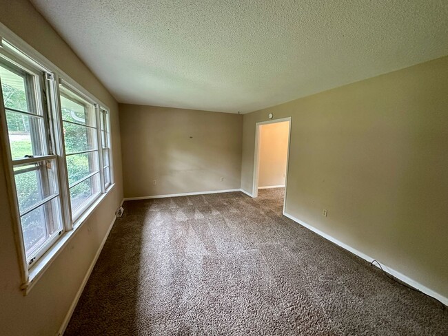 Building Photo - 3 Bedroom Home Close To Clemson Campus