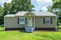 Building Photo - Charming 3-Bedroom Home in a Quiet, Convenient Neighborhood!